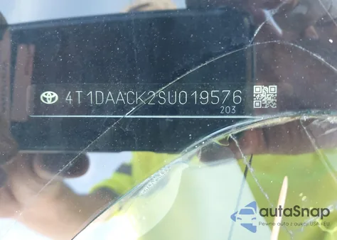 2025 Toyota Camry Le z USA, uszkodzony, nr VIN 4T1DAACK2SU019576